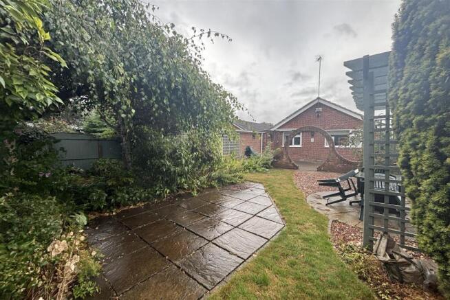 2 bed Detached Bungalow for sale Image 9