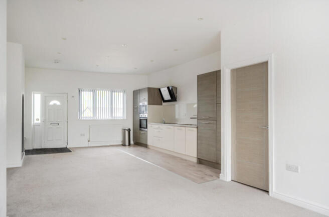 3 bed Flat for sale Image 4