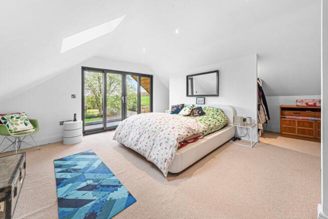 5 bed House for sale Image 10