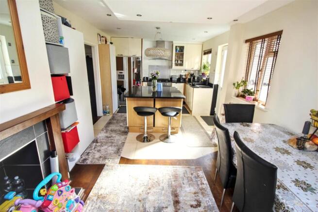 Kitchen/ Breakfast Room