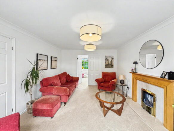 5 bed Detached for sale Image 4