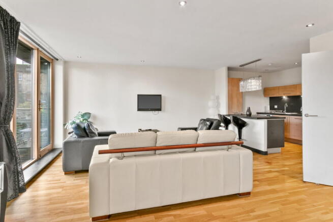 Studio flat on Rose Street, Glasgow, G3, £125,000