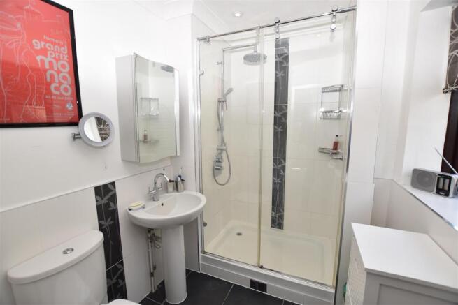 SHOWER ROOM ENSUITE