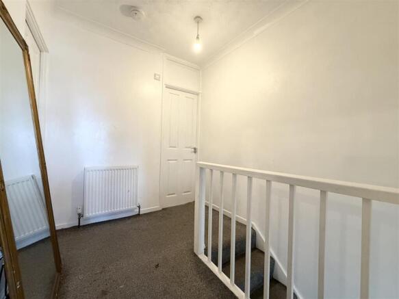 3 bed Terraced for sale Image 12