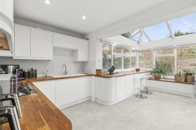 5 Copners Drive, HP14 6SG-9.jpg