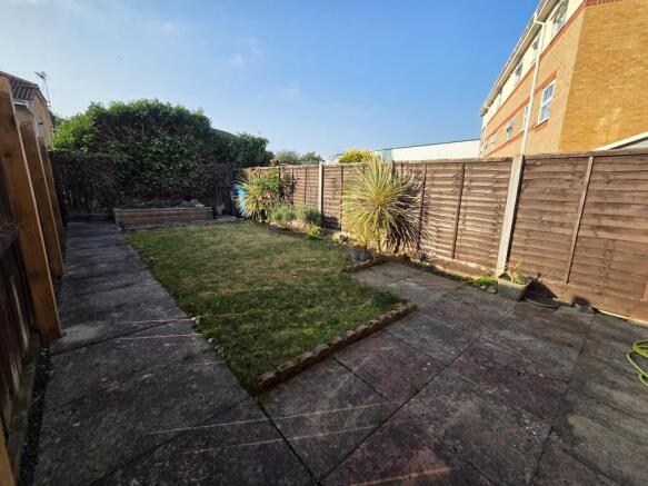 3 bed Terraced to rent Image 2