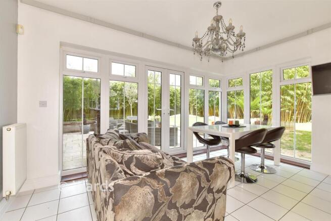 Kitchen/ Breakfast Room
