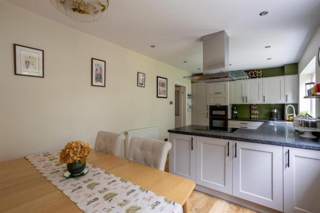 3 bed Terraced for sale Image 11