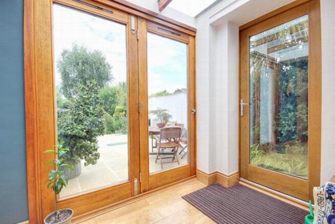 5 bed House for sale Image 10