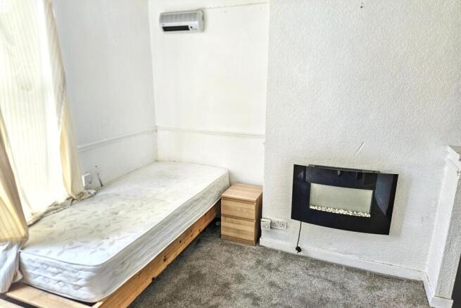 18 Pinderfields Road, Wakefield, WF1 3NQ (DO not publish)