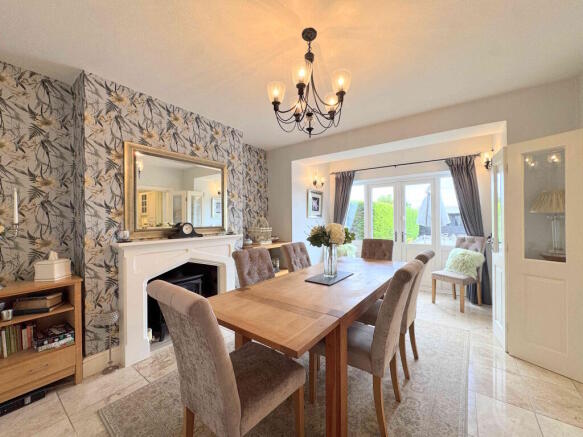 4 bed Semi-Detached for sale Image 10