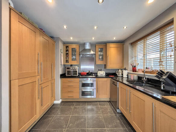 Kitchen/Breakfast...