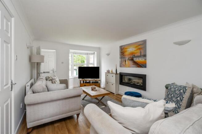 16 Glaston Drive_4.jpg