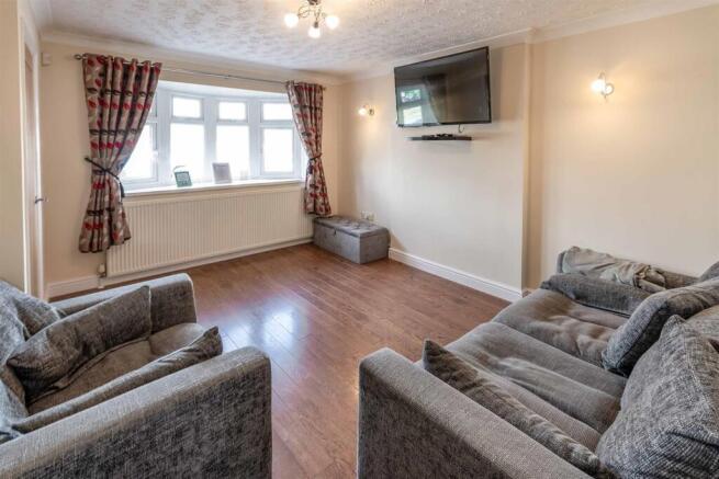 4 bed Detached for sale Image 8