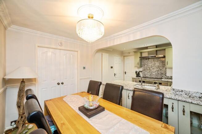 3 bed Semi-Detached for sale Image 9