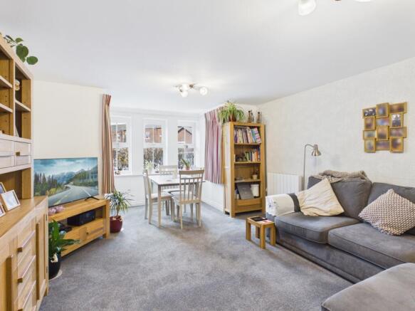 CAM03729G0-PR0261-STILL010