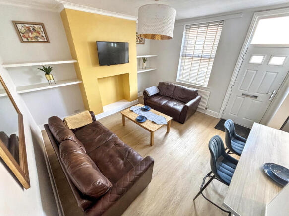 3 bed Terraced to rent Image 4