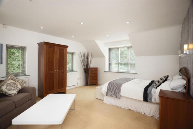 8 bed Detached for sale Image 10