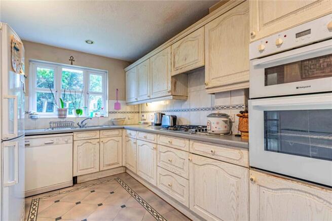 Regent Close, Kings Langley, Hertfordshire, WD4 photo 4