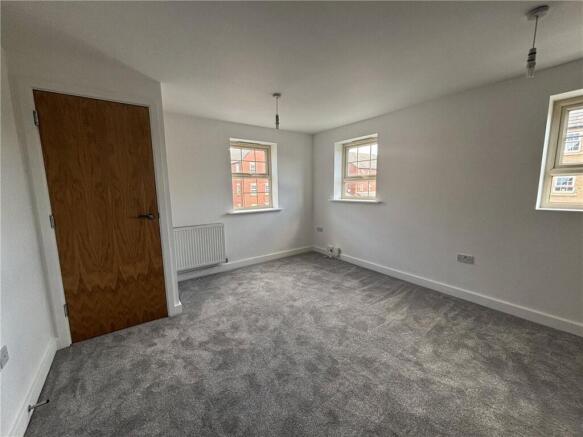 2 bed Terraced to rent Image 4