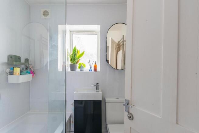 0R6RFS - Bathroom A.jpg