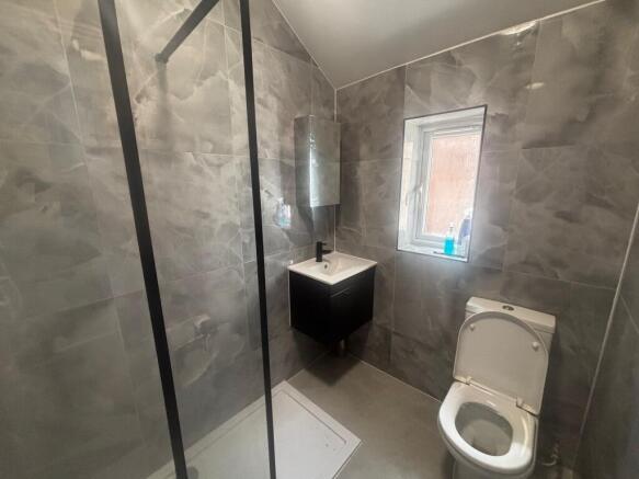 4 bed Terraced to rent Image 8