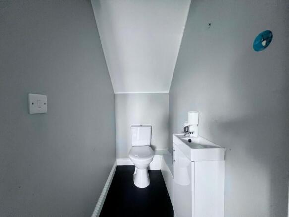 3 bed Terraced to rent Image 9