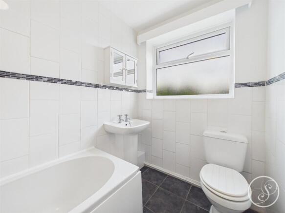2 bed Apartment to rent Image 11