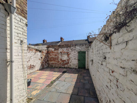 3 bed Terraced for sale Image 12