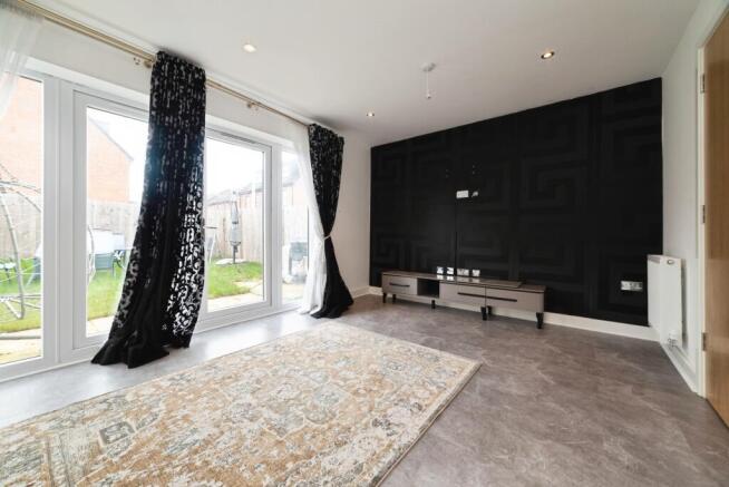 4 bed Semi-Detached for sale Image 4