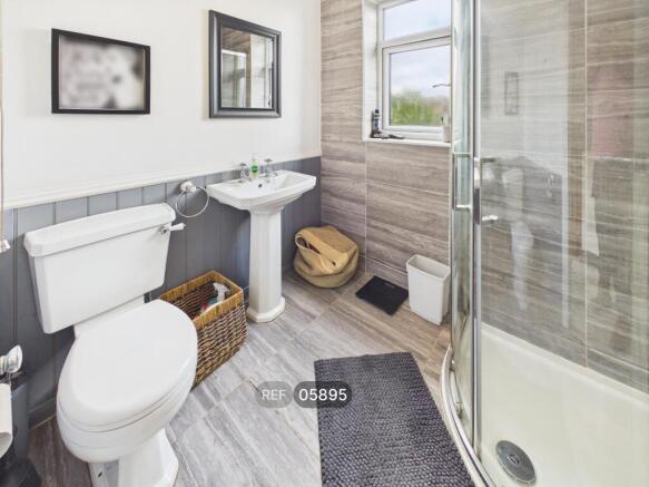 3 bed Semi-Detached to rent Image 12