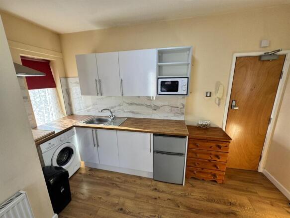 Room 6 - Ensuite Room with Kitchenette Facilities