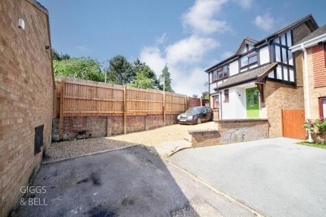 Reedsdale, Luton, Bedfordshire, LU2 9TG