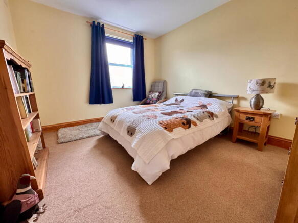 4 bed Semi-Detached for sale Image 12