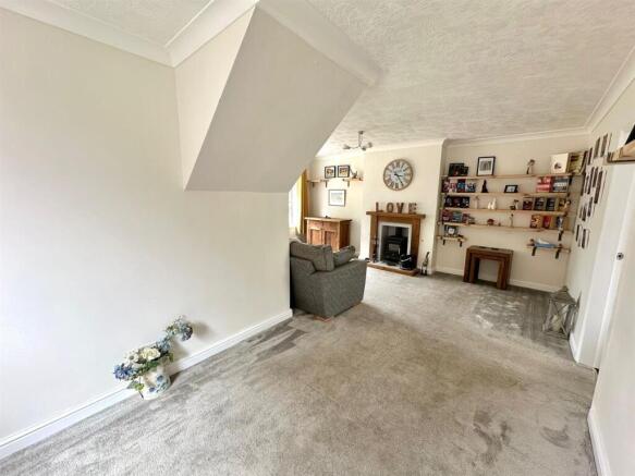 Through Lounge Diner