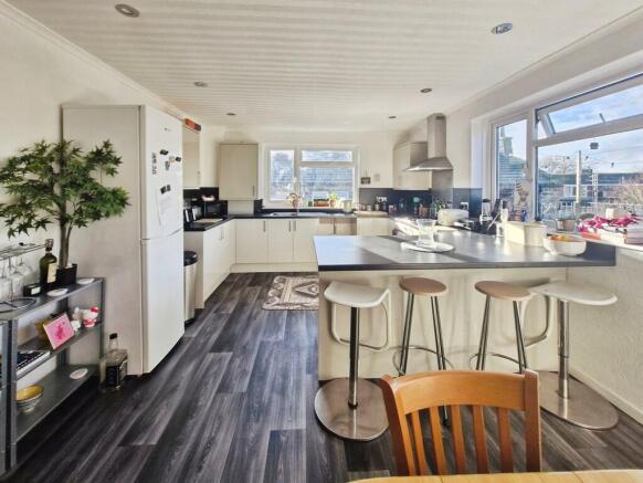 2093de00-10000581...