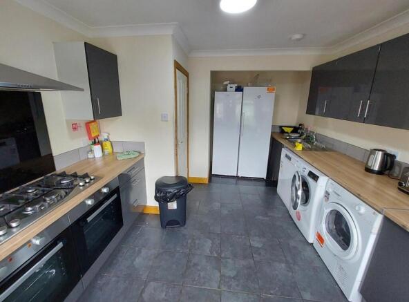 1 bed House Share to rent Image 5