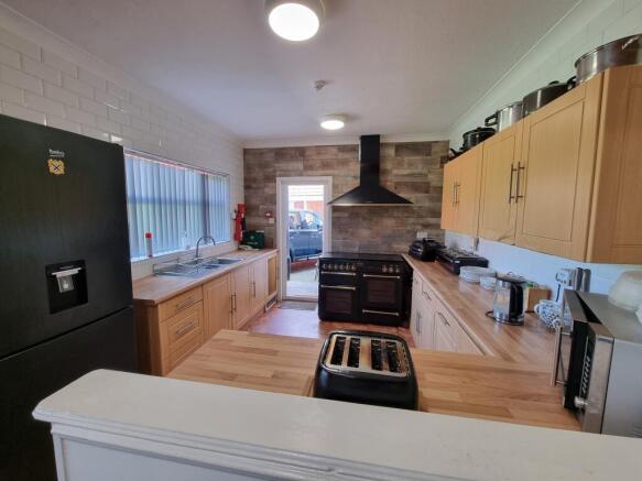 5 bed Terraced for sale Image 5