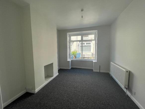 3 bed Terraced to rent Image 6