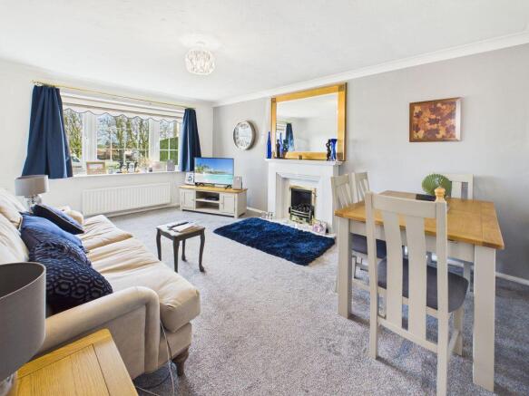 Lounge/ Dining Room