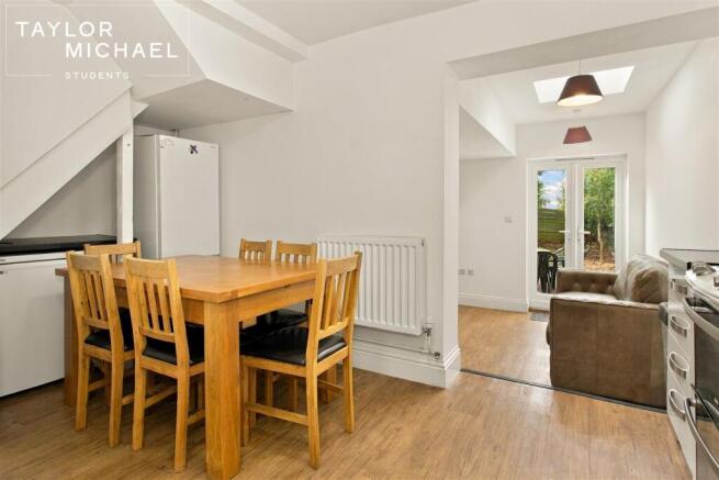Kitchen/Dining Area