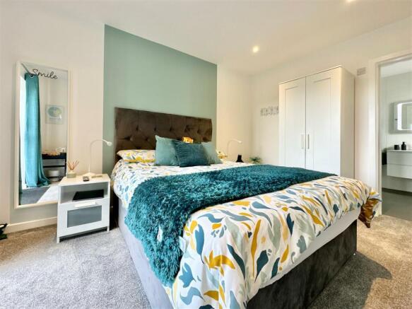 Annex Bedroom & En Suite.JPG