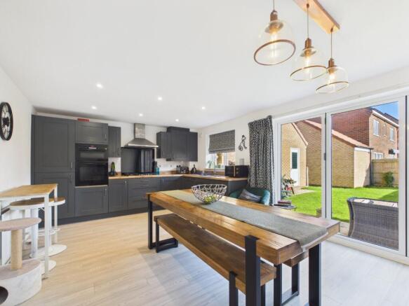 4 bed Detached for sale Image 4
