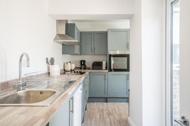 2 bed Terraced to rent Image 4