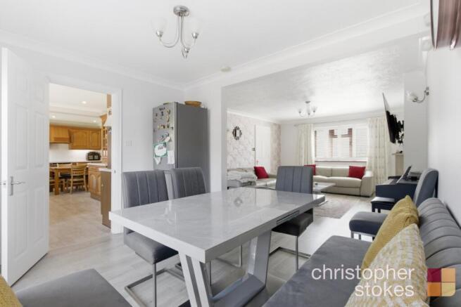 Springwood, Cheshunt, Hertfordshire, EN7 6AZ photo 4