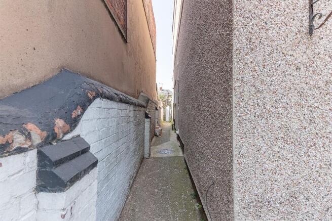 Clipstone Road West, Mansfield, Nottinghamshire, NG19 photo 5