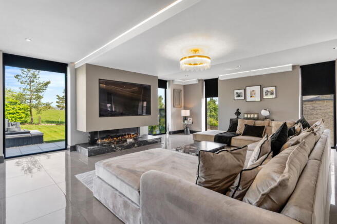 4 bed Detached for sale Image 7