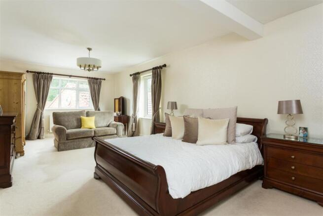 6 bed House for sale Image 10