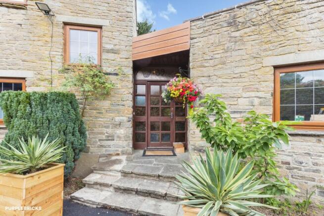 5 bed Detached for sale Image 8