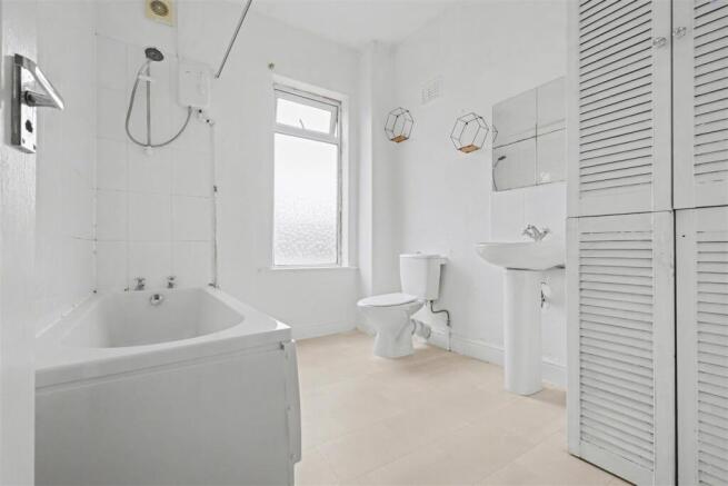 177 Granville bathroom.jpg